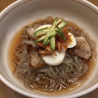 サムギョプサル（豚バラ肉）載せ韓国風冷麺